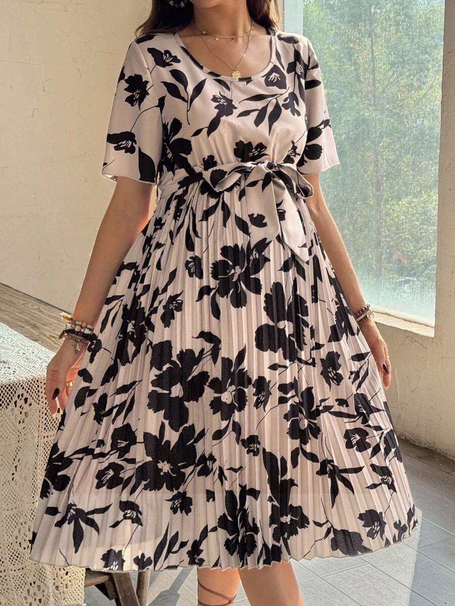 SHEIN 孕妇花卉印花褶裥下摆连衣裙 - 卡其色 - 查看 1