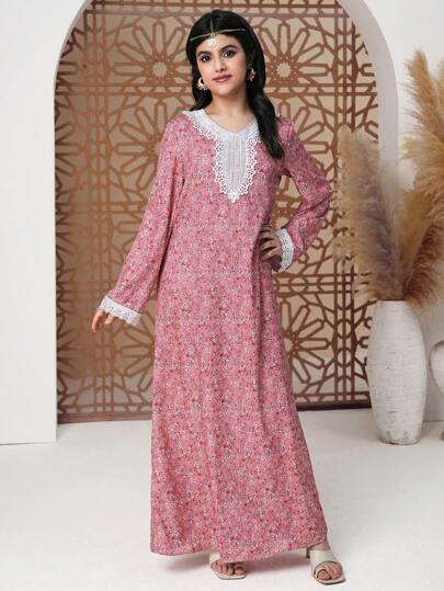 Elegante vestido con parches de encaje y estampado floral pequeño para adolescentes