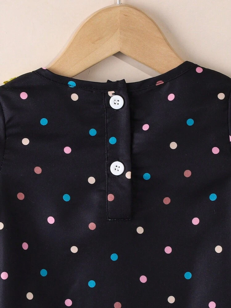 SHEIN فستان أنيق بطراز الشارع الأنيق للطفلة، مزخرف بنقشة نقطية ملونة مع إكسسوارات شبكية على الصدر والأكمام، موديل صيفي - الأسود - مشاهدة 5