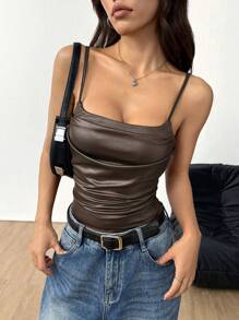 Chiquease Canottiera sexy minimalista in pelle PU ad alta elasticità, colore rosso angola, top con bretelle da ragazza sexy