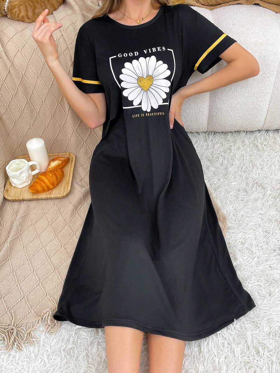 Square Letter Daisy Print Casual Minimalist Short Sleeve Women Nightgown, Moo Moo - Black - View 1