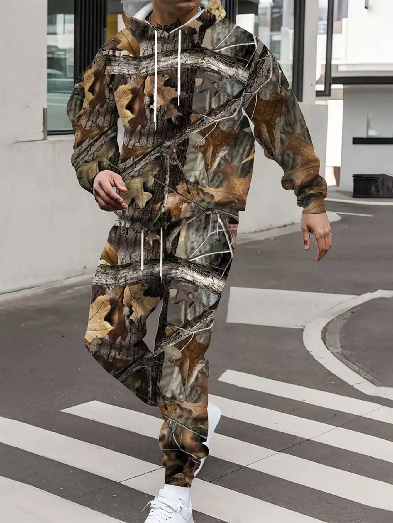 Manfinity Dauomo Men's Casual Camouflage Tree Print Hooded Sweatshirt Paired With Sports Pants Set, Spring/Autumn