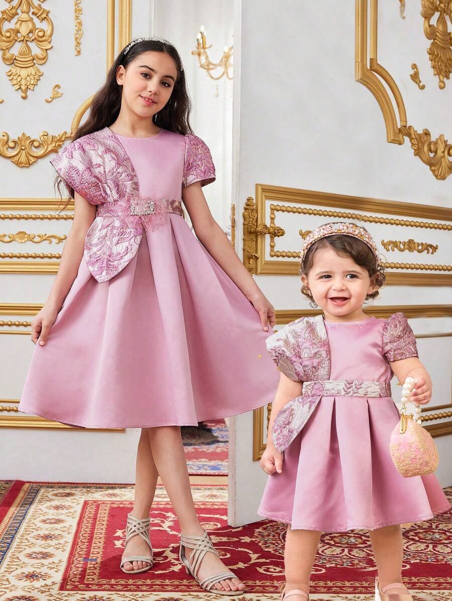 SHEIN 可爱女婴夏季花卉印花短袖连衣裙，优雅粉色