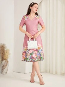 SHEIN Leap Crew 少女提花花卉领烂花 V 领休闲针织连衣裙，适合春季 - 粉色 - 查看 1