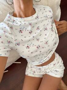Livesso Dames pyjamaset met bloemenprint, ronde hals, korte mouwen en korte broek