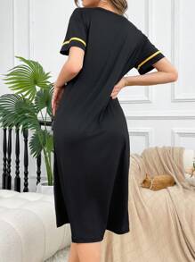 Square Letter Daisy Print Casual Minimalist Short Sleeve Women Nightgown, Moo Moo - Black - View 2