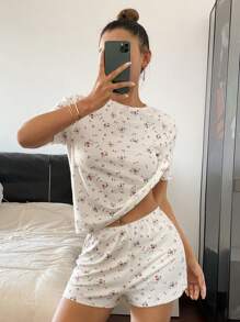 Livesso Dames pyjamaset met bloemenprint, ronde hals, korte mouwen en korte broek