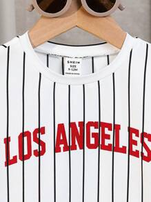 SHEIN 男婴夏季可爱休闲字母条纹短袖上衣和松紧腰短裤套装，适合春夏季日常穿着、上学、旅行和运动 - 紅色 - 查看 18