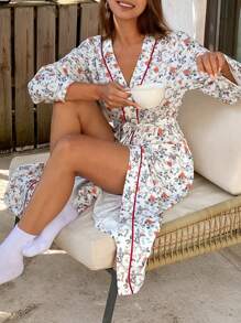 DAZY Bata de estar por casa con estampado floral todo sobre, ribete de color contrastante y corte relajado