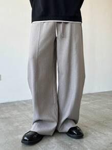 Claim Dot 男士休闲装，这款宽松的摩卡棕色长裤采用类似亚麻质感的印花面料，后腰处饰有创意褶裥设计。这款长裤清爽透气，是春夏的理想之选，也非常适合情侣搭配，是送给男友或老公的绝佳礼物。