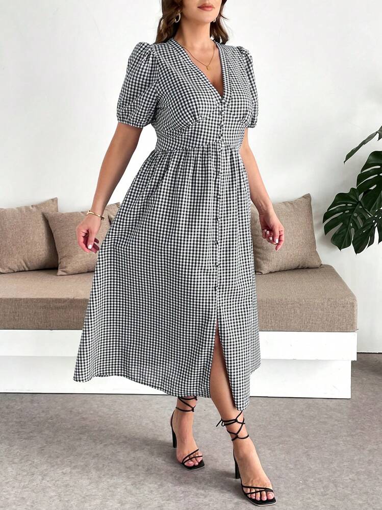 SHEIN Clasi 大码 V 领格纹印花短袖开叉休闲中长连衣裙 女士休闲连衣裙 女士休闲连衣裙 女式中长连衣裙 女士服装 夏季连衣裙 乡村音乐会服装 沙滩装 度假狂欢服装 节日沙滩装 海滩度假服装 毕业服装 女士休闲夏季服装 音乐会沙滩装 女士夏季服装 - 黑與白 - 查看 7