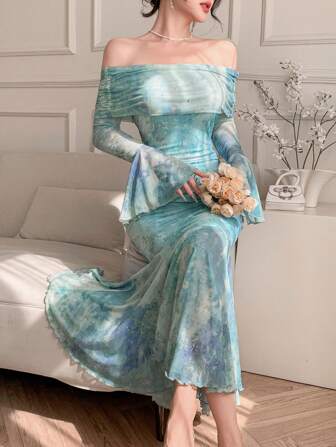 DAZY Damen Midi-Kleid mit Batik-Muster, Off-Shoulder, Fischgrät-Schnitt, Rüschen, Langarm, Herbstkleid