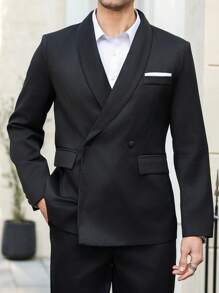 Manfinity Bizformal 男士商务通勤百搭西装外套，适合多种场合，采用INS风格黑色双排扣设计，配以披肩领和错位纽扣门襟。是日常通勤、商务活动、婚礼、派对等场合的理想之选。也是送给男友或丈夫的绝佳礼物。 - 黑色 - 查看 3