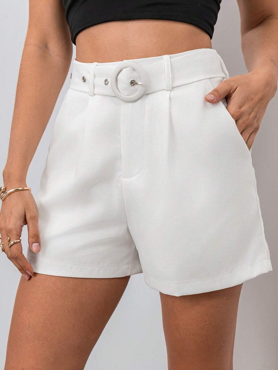 Chiquease 女士腰部饰有孔眼纽扣的休闲短裤 - 白色 - 查看 1
