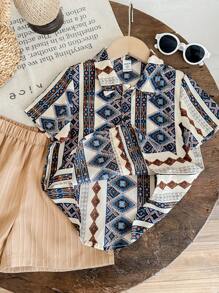 SHEIN Set da 2 pezzi per ragazzi giovani, composto da camicia maniche corte con stampa geometrica casual e pantaloncini corti di colore unito