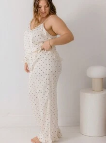 Aralina 曲线缎面荷叶边吊带背心和裤子波尔卡圆点两件套睡衣套装（含发圈） - 米色 - 查看 8