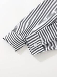 SHEIN 年轻男孩 2 件套绅士套装：条纹蓝色长袖衬衫和西装裤（配腰带），适合生日派对、晚会、婚礼、洗礼的时尚装扮