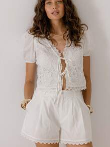 Aralina 白色系带度假装夏季上衣和短裤套装 - 白色 - 查看 10