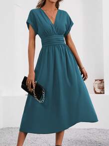 SHEIN Clasi Vestido largo y elegante para mujer con mangas de murciélago, cuello en V superpuesto, plisado en la cintura y unicolor, conjunto de vestimenta para mujer de verano
