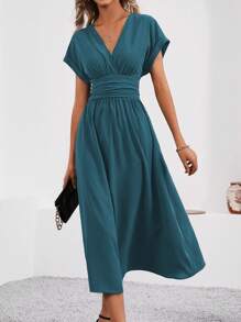 SHEIN Clasi Vestido largo y elegante para mujer con mangas de murciélago, cuello en V superpuesto, plisado en la cintura y unicolor, conjunto de vestimenta para mujer de verano