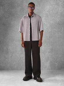 SUMWON Camisa plisada de diseñador, con cuello de botón oversize, manga corta, textura casual, ropa urbana de moda moderna, liviana para el verano y la primavera