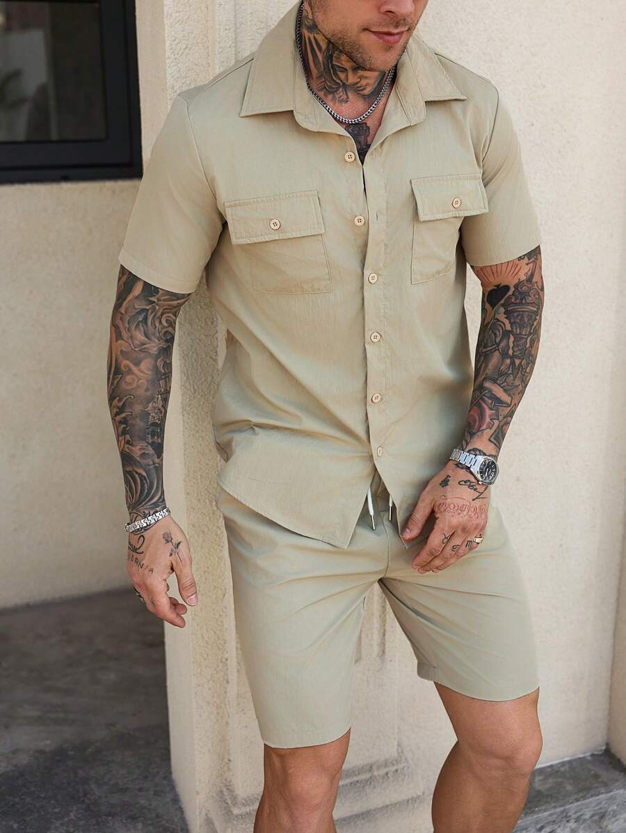 Manfinity LEGND Conjunto de camisa y pantalones cortos de un solo botonadura de unicolor con bolsillo tipo cargo para hombres - Caqui - Ver 1