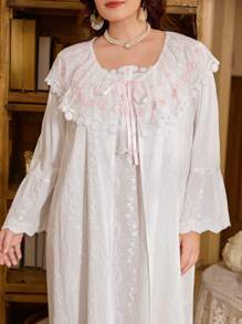 Plus Size Floral Embroidery Contrast Lace Robe And Camisole Dress Vintage Set , Fall Clothes - White - View 3