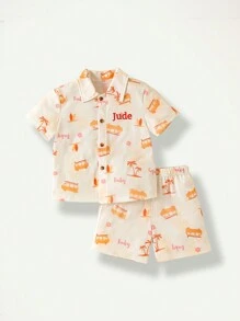 Set de 2 piezas de camisa de manga corta y pantalones cortos casuales para niños con impresión de árbol de coco y coche de dibujos animados, fresco, ligero y cómodo para uso diario y al aire libre en verano