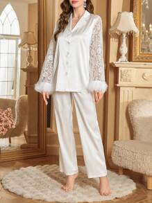 Luxe pyjamaset van imitatiezijde met harige afwerking, kant en patchwork, met brede mouwen