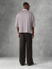 SUMWON Camisa plisada de diseñador, con cuello de botón oversize, manga corta, textura casual, ropa urbana de moda moderna, liviana para el verano y la primavera