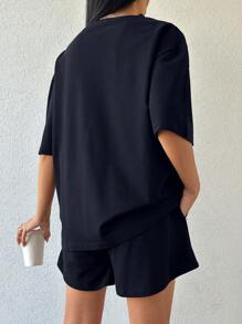 RueChic Maglietta di cotone al 100% da donna tinta unita e pantaloncini di cotone con dettagli ricamati