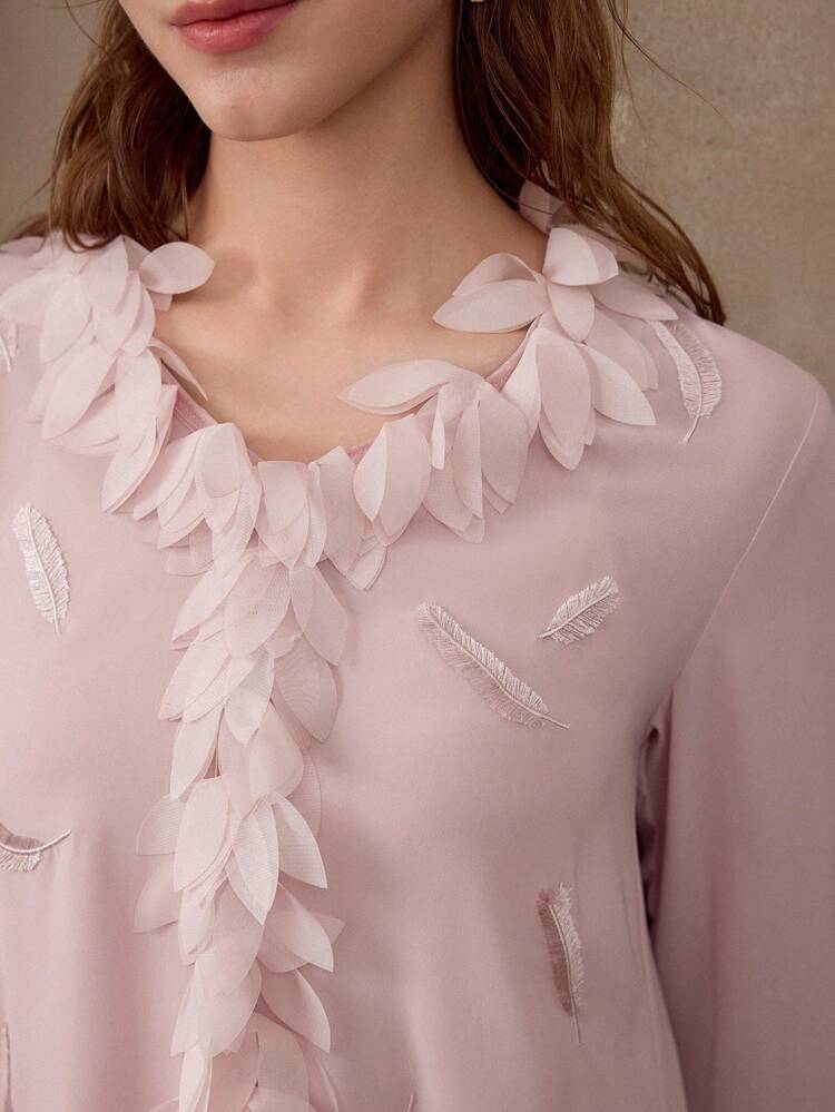 LIGHTWEIGHT APPLIQUES BLOUSE