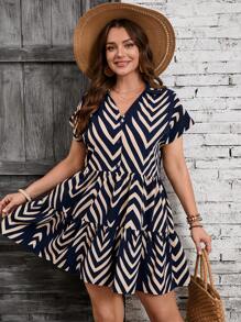 SHEIN VCAY Plus Size Elegancka granatowa sukienka koszulowa z krótkim rękawem i geometrycznym nadrukiem, luźna, krótka, swobodna, odpowiednia na lato, plażę i dzień Świętego Patryka - Niebieski - Zobacz 3