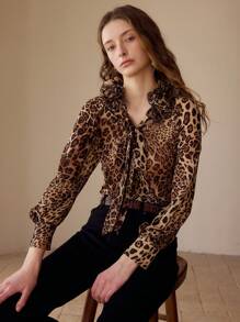 PREMIUM Blusa con collo a fiocco e volant a motivo leopardato - Castano - Visualizzare 1