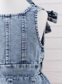 Robe en denim bleu délavé élégante et mode pour bébés/tout-petits, style de rue, sans manches, avec bretelles, décoration de nœud, design dos ajouré, pour l'été