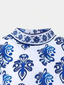 SHEIN Explorewe 1 件少女复古蓝白瓷印花无袖收腰中长连衣裙，飘逸柔软，宽松舒适，适合休闲度假，优雅出席婚礼宾客