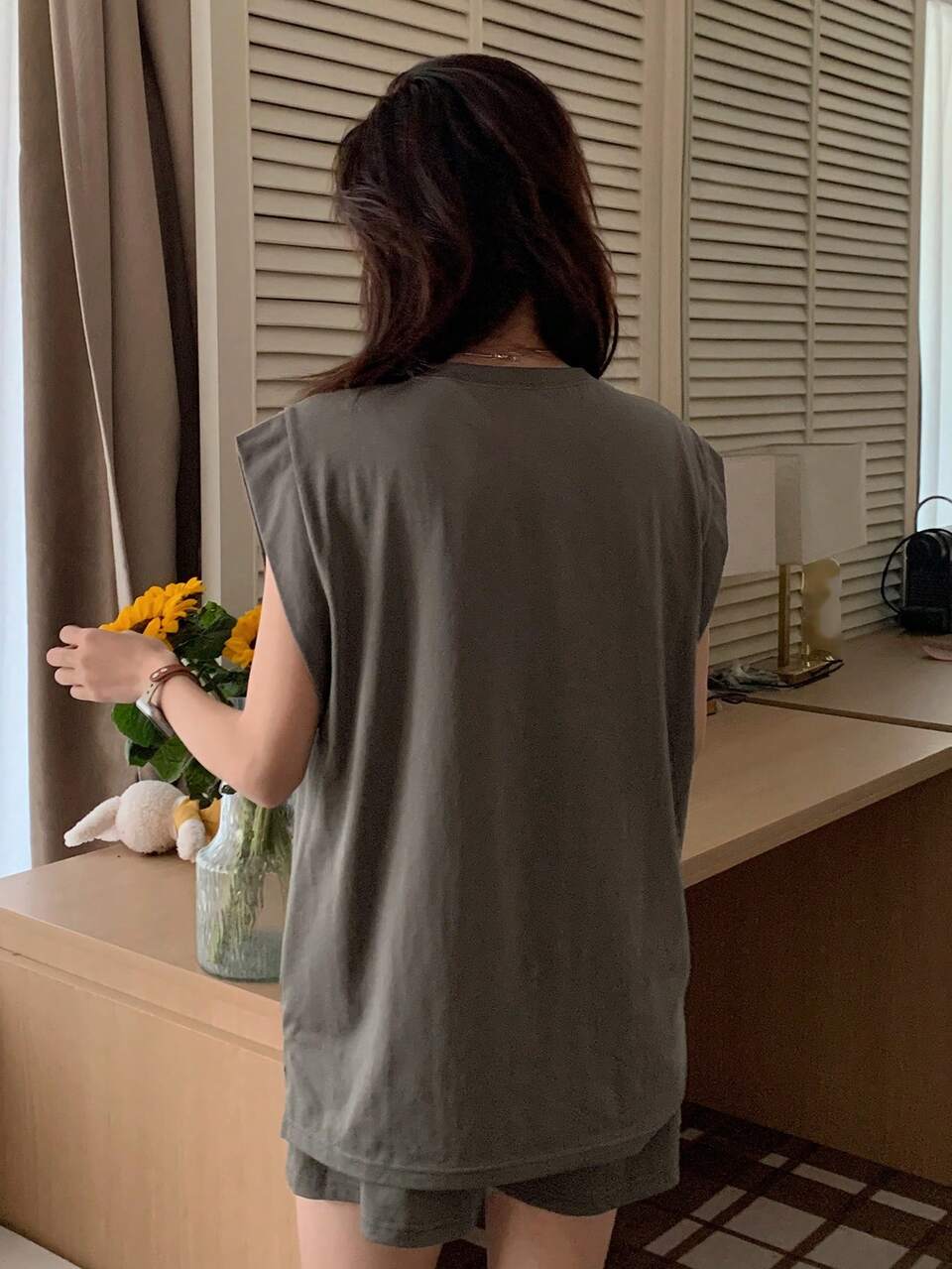 2pcs Solid Color Minimalist Sleeveless Top & Shorts Loungewear Set For Women Pajama