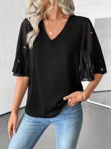 SHEIN Clasi Blusa suelta con cuello en V, plisada, volantes en las mangas y brillo