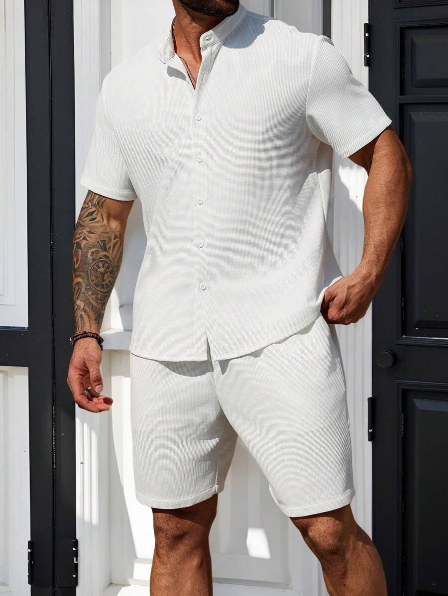 Manfinity Homme 2pcs/Set Men Plus Size Solid Color Short Sleeve Single-Breasted Shirt & Shorts Set