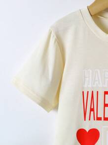 SHEIN 年轻男孩情人节心形和字母印花圆领 T 恤，夏季 - 杏色 - 查看 3
