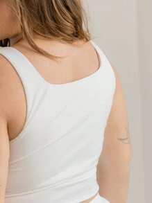 Aralina Curve Leisurewear Active 方领紧身胸衣短款上衣和配套的靴型七分裤套装两件套 - 白色 - 查看 4