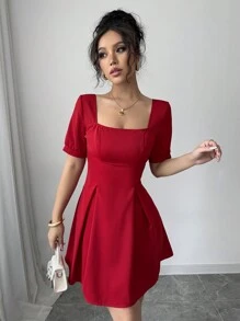 Gloray Vestido mini de línea A con cuello cuadrado y cintura ceñida, de manga corta para mujeres