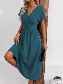 SHEIN Clasi Vestido largo y elegante para mujer con mangas de murciélago, cuello en V superpuesto, plisado en la cintura y unicolor, conjunto de vestimenta para mujer de verano
