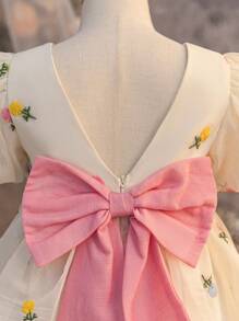 SHEIN Young Girl Woven Solid Color 3D Bow Decor Dress Holiday Outfits