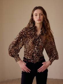 PREMIUM Blusa con collo a fiocco e volant a motivo leopardato - Castano - Visualizzare 3