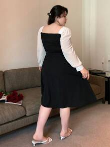 Dazy Plus Robe mi-mollet près du corps à manches évasées, col carré et blocs de couleurs, robe à manches longues pour le printemps/automne en grande taille