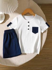 SHEIN 2 件装男童（幼儿）撞色 T 恤带口袋装饰和短裤套装 - 藍色 - 查看 1