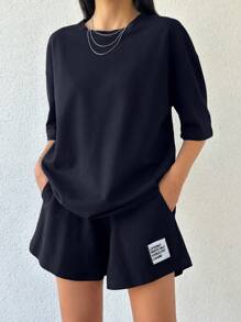 RueChic Maglietta di cotone al 100% da donna tinta unita e pantaloncini di cotone con dettagli ricamati