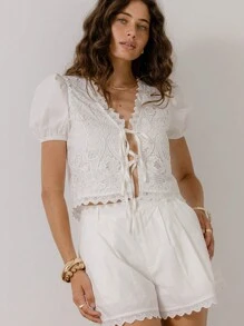 Aralina 白色系带度假装夏季上衣和短裤套装 - 白色 - 查看 6