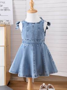 Robe en denim bleu délavé élégante et mode pour bébés/tout-petits, style de rue, sans manches, avec bretelles, décoration de nœud, design dos ajouré, pour l'été